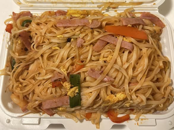 Thai Style Fried Rice Noodle 泰式炒河